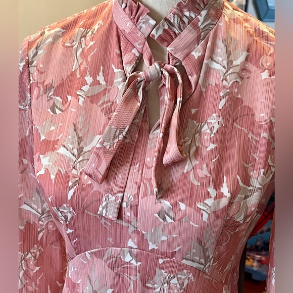 Vintage 1970s Pink Floral Tie Necklace Dress - Picture 4 of 14